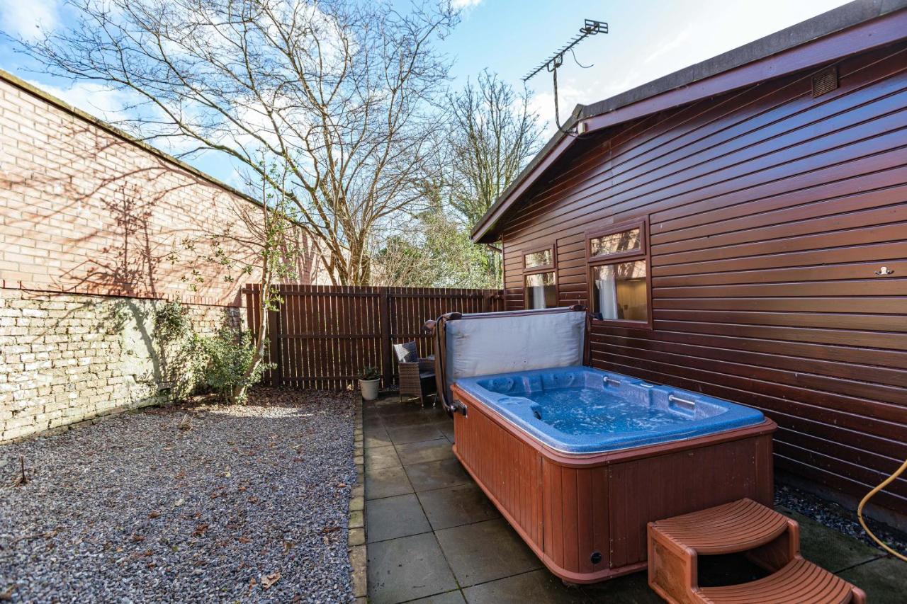 Bluebell Lodge 24 With Hot Tub نيوتن ستيوارت المظهر الخارجي الصورة